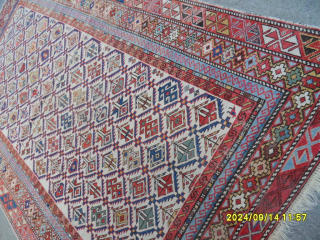 Antique Caucasian Marashali Rug
Size: 181x108 cm.
MAİL: makifhali@yahoo.com                          