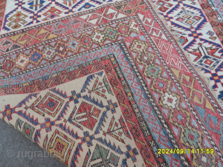 Antique Caucasian Marashali Rug
Size: 181x108 cm.
MAİL: makifhali@yahoo.com                          