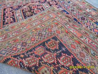 Antique Caucasian Marashali Rug
Size: 140x115 cm.
MAİL: makifhali@yahoo.com                          