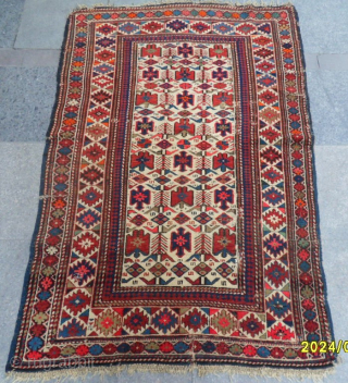 Antique Caucasian Shirvan Rug
Size:165 x 108 cm.
MAİL: makifhali@yahoo.com                         