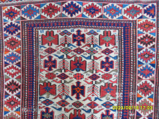 Antique Caucasian Shirvan Rug
Size:165 x 108 cm.
MAİL: makifhali@yahoo.com                         