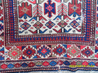 Antique Caucasian Shirvan Rug
Size:165 x 108 cm.
MAİL: makifhali@yahoo.com                         