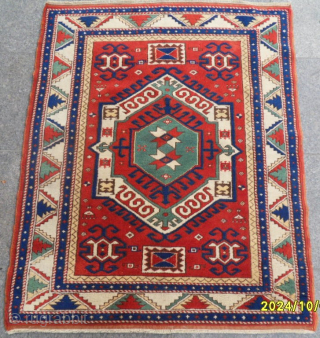 Perfect Caucasian Fahrola RUG
Size: 122x102 cm.
Mail: makifhali@yahoo.com                          