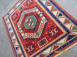 Perfect Caucasian Fahrola RUG
Size: 122x102 cm.
Mail: makifhali@yahoo.com                          