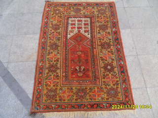 Antique Anatolian Milas Rug 
Size: 158x110 cm.
Mail: makifhali@yahoo.com                         