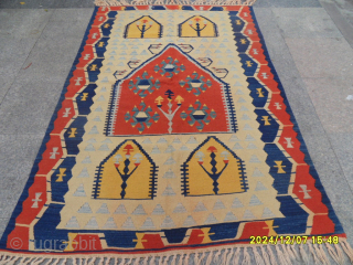 Anatolian Sharkoy Design Kilim 
Size: 180x118 cm.
Mail: makifhali@yahoo.com                         