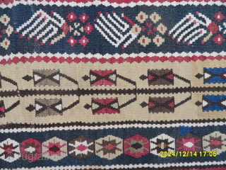 Antique Anatolian Erzurum Kilim
Size:175 x 123 cm.
Mail: makifhali@yahoo.com                         