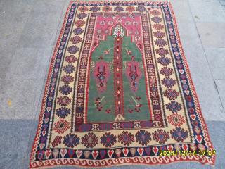 Antique Anatolian Erzurum Kilim
Size: 195 x 135 cm.
Mail: makifhali@yahoo.com                        