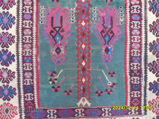 Antique Anatolian Erzurum Kilim
Size: 195 x 135 cm.
Mail: makifhali@yahoo.com                        