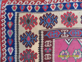 Antique Anatolian Erzurum Kilim
Size: 195 x 135 cm.
Mail: makifhali@yahoo.com                        