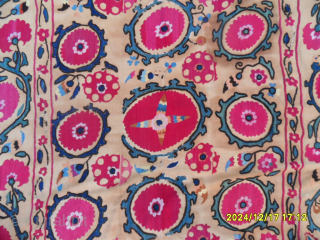 Antique Suzani 
Size: 215 x 155 cm. 
Mail: makifhali@yahoo.com
                        