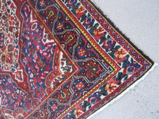 very decorative and beautiful persian bakhtiari rug measuring 5' 5" x 8' 5" loose selvage even pile nice condition price is 750.00 plus shipping
sold thanks        