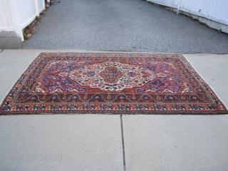 very decorative and beautiful persian bakhtiari rug measuring 5' 5" x 8' 5" loose selvage even pile nice condition price is 750.00 plus shipping
sold thanks        