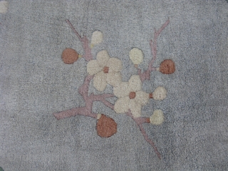 Antique Art Deco Chinese rug, hand knotted wool, China ca.1940, Nichols type, a simple design, gray background without a border, 4 vases of flowers, one in each corner, and plum blossoms in  ...