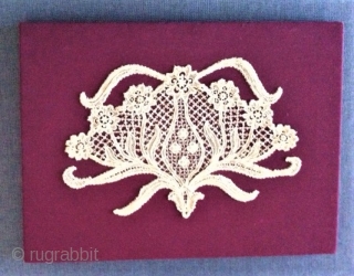 
European handmade, very old lace, around 1860, lace. Sewn on a frame. Textile picture, very rare
Representing flowers, turned it looks like a butterfly.
Size frame: 40 cm x 30 cm
    