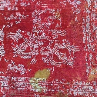Very old Buddhist silk fragment of a altar cover from Himalaya destination The figure Dorje/Vajra one of the most famous culture items of Buddhismus.
Age-related condition, but very special...

size: 62cm x 22cm
  