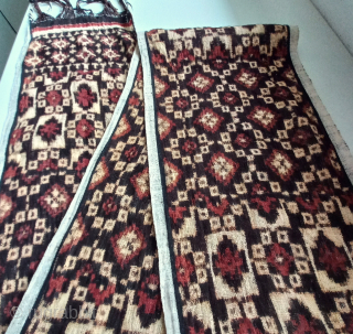 Geringsing, the holy cloth from the village tenganang/Bali. Double Ikat. Ceremonialcloth. 20 Jhrd. 1m96cm x 22cm
very good condition               