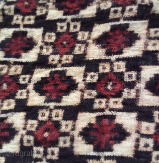 Geringsing, the holy cloth from the village tenganang/Bali. Double Ikat. Ceremonialcloth. 20 Jhrd. 1m96cm x 22cm
very good condition               