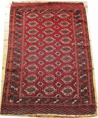 Late 19th century Saryk small Rug 

Size 117 x 173cm

Overall good condition though selvedges at one side and ends need stabilising. Good natural colours with cotton whites and silk highlights.   