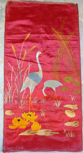 A pair of Far East silk embroidery. Size for one piece 100 X 50 cm.                  