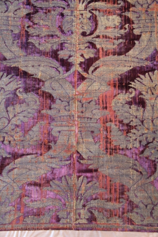 Ottoman velvet silk panel, Bursa, second half of the 16th century, two loom widths, seamed, with an ogival lattice bearing crown, 176 x 125 cm, areas of wear and tears, professionally conserved  ...