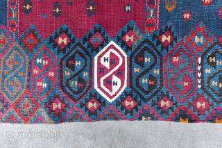 Hakkari kurdish Kilim in good condition . 
Size: 212/165 cm                       