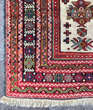 Central Anatolian Rug Size 115x105 cm  i can't reach the messages from the site. Send it directly, please 21ben342125@gmail.com             