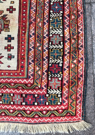 Central Anatolian Rug Size 115x105 cm  i can't reach the messages from the site. Send it directly, please 21ben342125@gmail.com             