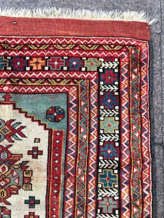 Central Anatolian Rug Size 115x105 cm  i can't reach the messages from the site. Send it directly, please 21ben342125@gmail.com             
