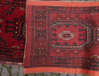 Torba with 3 Salor güls probably Kizil Ayak.( Brian Macdonald had a similar one and describes it as such) Powerful with very deep red. Very good condition, handwashed.
46,5 x 178 cm. 
you  ...