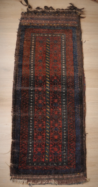 Rare red Baluch balisht with Saryk turkmen pattern. Nice borders and back, natural colours, electric blue, handwashed
115 x 45 cm. 

(if you get no reaction please use contactform on www.beamol.nl )  
