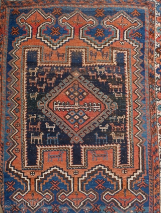 Small Afshar rug with lots of animals. 135 x 105 cm.                      