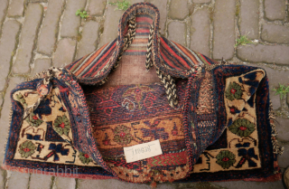 Attractive small Afshar bag with a complex floral design (not at random). 54 x 42 cm. 
excellent condition.
please use contactform on www.beamol.nl           