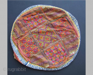 BANJARA
gala 28x33cm
Cover for a ceremonial shield, diameter 58cm
Kalchi (breadbag), 38x62cm
Perfect condition
I have a collection of more than 250 pieces from the Banjara, please inquire or visit my website
www.m-beste.com
 
Feel free to ask  ...