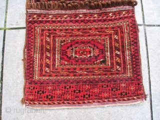 Antique complete Tekke Turkoman khorjin, circa 1900, outstanding condition. Sizes : 19.2" x 40" --------- 48 x 100 cm. Complete khorjins of this quality are quite scarce. This piece is in excellent  ...