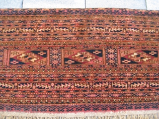  antique Tekke Torba in MINT condition. Asymmetrical knots open right, one level warps.(not depressed warps)

Size: 1.1 x 3.7 ft      32 x 112 cm    