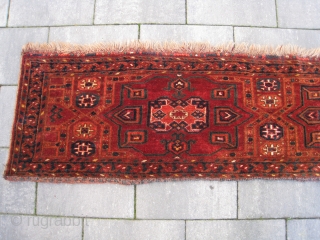 19th century late Salor wedding trapping, in excellent condition !! All natural colors, including the orange dye.
Size: 40 x 160 cm.   1.3 x 5.3 ft.  Its knot density is  ...