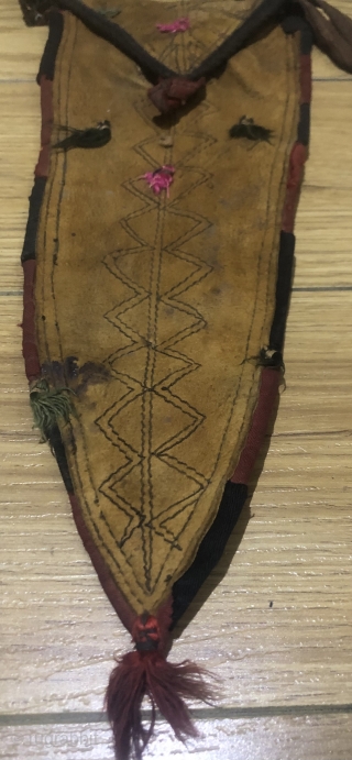 Beautiful Antique Uzbek leather butchers knife sheath. Very rare piece. Collection piece. Offer reasonable price.
                  