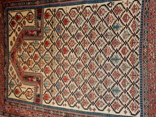 IVORY FIELD MARASALI - SQUARE SIZE OF 4 FT X 4 FT 4 INCHES - EXCELLENT PILE- BEST BLUE DYE USED FOR LATTICE
OLDER THAN MOST 

       