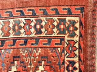 UNUSUAL BORDER AND A GOOD GREEN DYE IN THIS YOMUT CHUVAL - great price for this border                