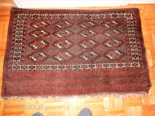 UNUSUAL BORDER AND A GOOD GREEN DYE IN THIS YOMUT CHUVAL - great price for this border                