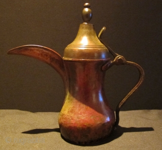 Coffee pot(dalla). Arabian Gulf - Circa 1900. Great patina. Good condition.                      