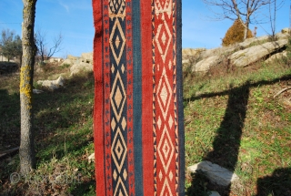 Uzbek Gudjeri strip. Cm 33x163. Beaten up but beautiful,.....on both sides! See more pics on fb: 
https://www.facebook.com/media/set/?set=a.10151414603499258.542224.358259864257&type=1
Pls see also my other postings on rugrabbit: http://rugrabbit.com/profile/580
        