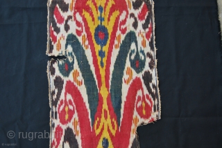 Small, sweet, beautiful Uzbekh silk ikat fragment. Cm 124x42 ca. Second half 19th century. --- Mount it, frame it, hang it......and you'll have a modern painting in your sitting room...... P.s. I'm  ...