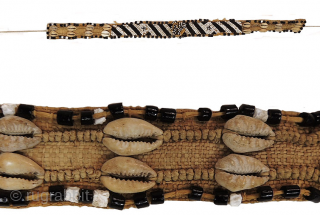 AFRICA!
Kuba people beaded headband - Congo. Mid 20th century or earlier. Cm 73x3 ca. Raffia, cowry shells, beads. Such headbands were worn by nobles of Kuba royal families. They were the sign  ...