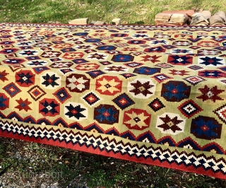 This is a great Qashqai kilim. Because of the pattern i call it "Diamond Qashqai" or, due to its background story "Kabul Qashqai". Size is cm 297x172 or ft 9.74x6.64. Age should  ...