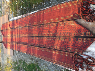 Turkmen Yomut/Yomud tent/yurt band. Size is cm 28x1570 plus long fringes. Old enough to be considered antique, Imho over 100 years old. Beautiful, complete, in mint conditions. Natural dyes. Fantastic weaving quality.  ...