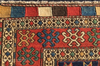 Shahsavan sumack bag face. Cm 54x60. Great pattern, great age, great colors. Lovely center with dark blue background, the ceiling of nomads. Well drawn, well proportioned, well preserved.     