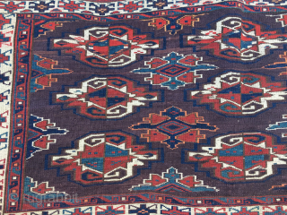 Turkmen Yomut Insect border & Liver background super chuval.
❤️❤️❤️

The size is cm 80x135.
Age is 1860/1880.
Very rare and in great condition.
Wonderful Liver/Aubergine background,
Detailed pattern with nine great main guls, lovely graphics side guls,  ...