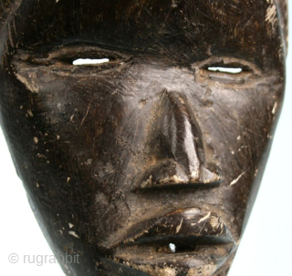 African Art.
Dan mask, carved in stone.
The mask has a shape of a "runner mask", but such items are sacred and not dedicated to run.
Item of great quality, for collectors
Height: 20 x 11,5  ...